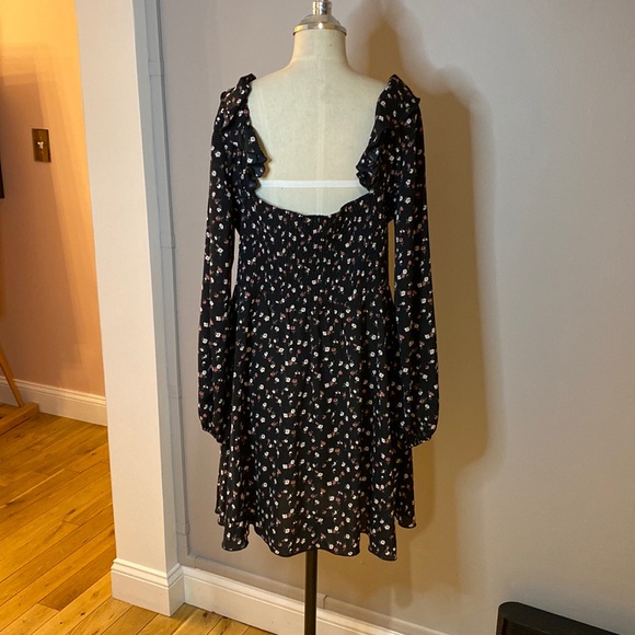 Boohoo Size 12 Black Ditsy Floral Print Mini Dress Front Lace-Up Neckline - Picture 5 of 6